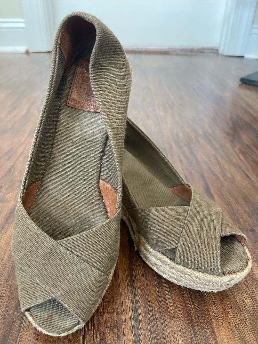 Tory Burch Fillipa Wedges Sz 7 Beige Canvas Fair Condition Espadrille Style